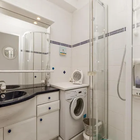 1 Bedroom Apartment For 4